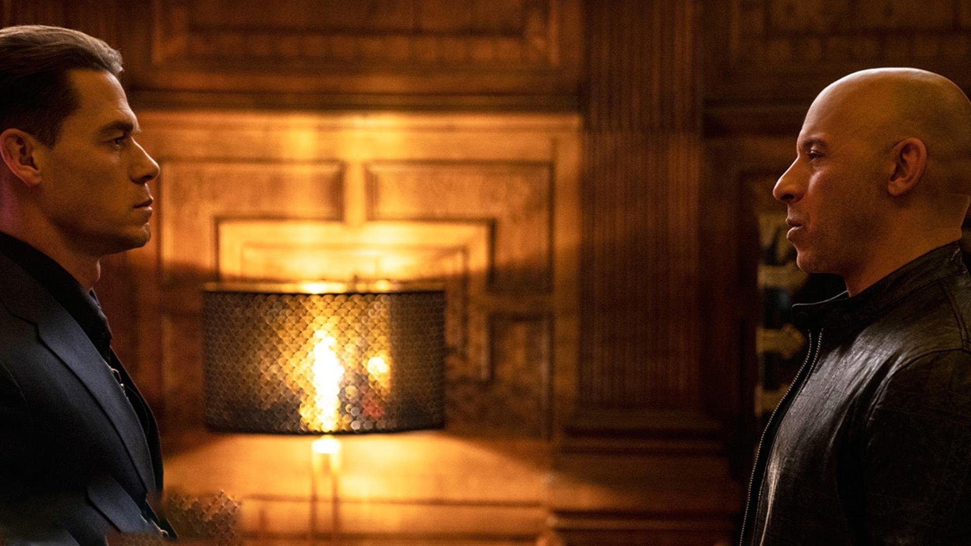 女子足球联赛冠军争夺激烈，女子足球大赛